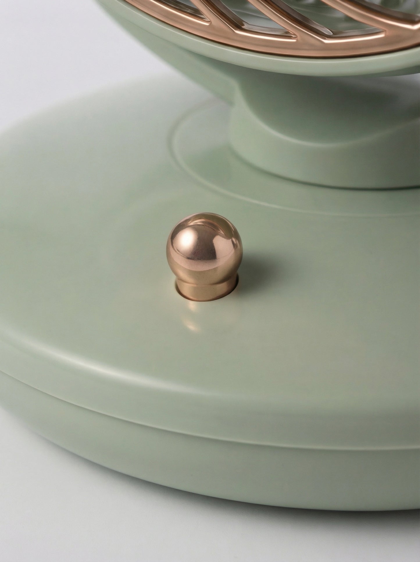 USB Plug in small Desktop Fan 6 inch Table fan 3 Speed 140° Manual Tilt and 120° Auto Oscillation For Home Office Bedroom